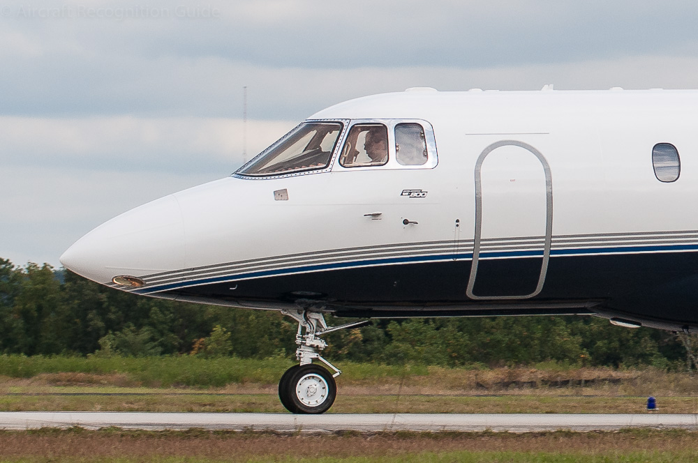 This detail photo shows the more streamlined cockpit windows of Series 800 and the non visible nose gear doors. Image