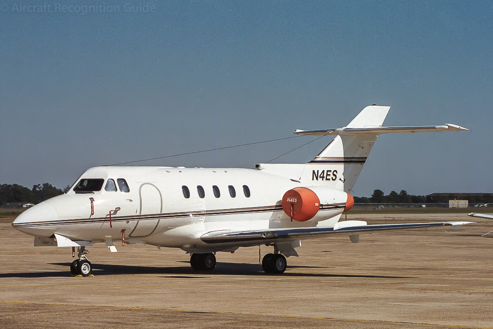 HS125 Series F400B. Note that the main entry door is narrower than the Series 731 on the left. Image