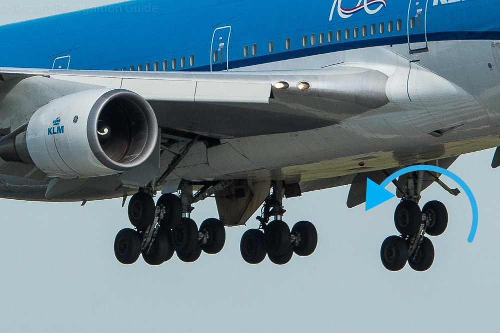 Four legged main landing of the Boeing 747. Note the outer two bogeys that are tilted backward significantly, and the double landing lights in the wing root. Image