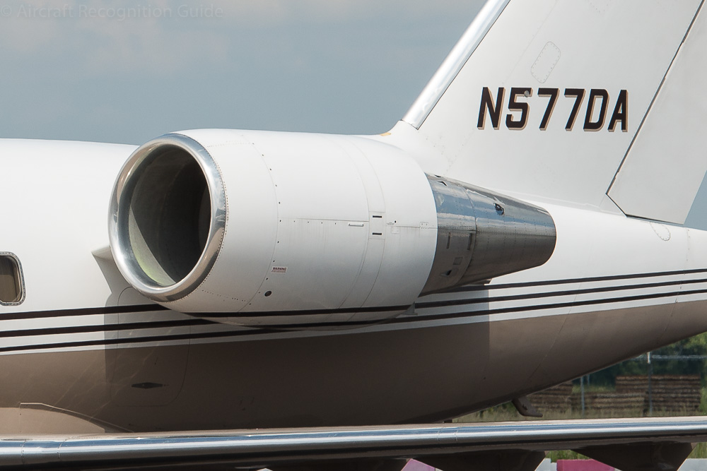 The General Electric engines of Challenger 601 and later models have a separate fan and core exhaust. Image