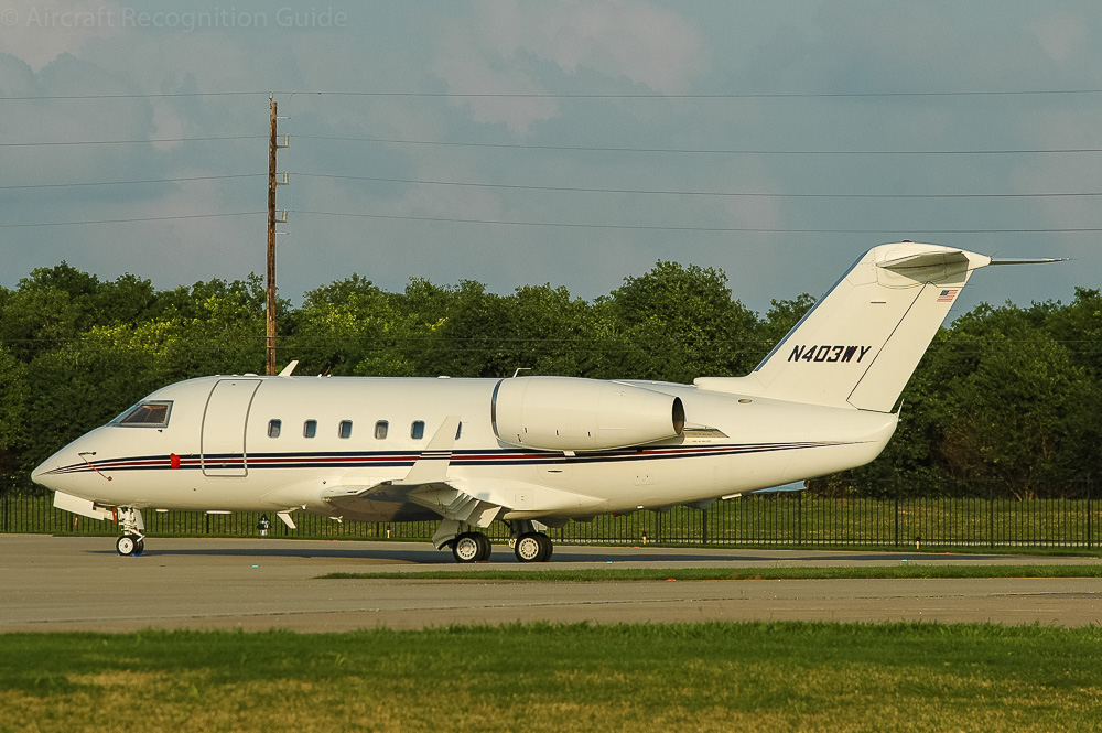 The Challenger 600S is distinguished from the 600 by its winglets, and from later models by the nacelles. Image