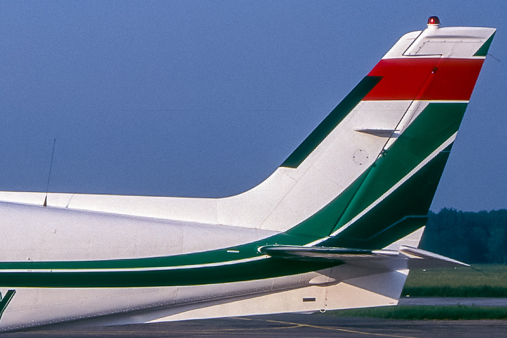 The Cessna 340 has a rather narrow, tall vertical stabiliser, with a long narrow dorsal and ventral fin. Image