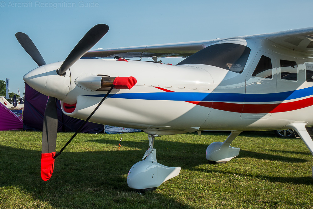 The nose of the Comp Air 6.2T is longer than that of the 6.2. Note the single air intake under the spinner and exhaust at the side. Image