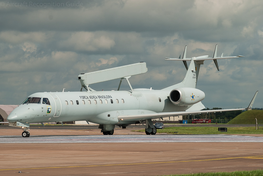 The standard EMB145SA AEW&C has a large radar bar on top of the fuselage, making it immediately recognisable. It has no refuelling probe, unlike the EMB145I below. Image