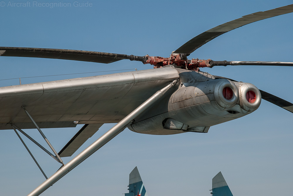 The Mil V-12 uses two Mi-6 engine and rotor systems, mounted at the ends of inverse tapered, strut braced wings. Image
