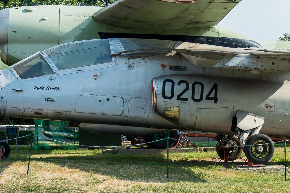 Like the Alpha Jet the I-22 has space between the nacelle and the wings. Also note the three piece canopy. Image