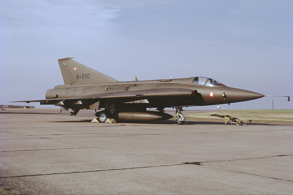 A Danish F-35 as it was originally delivered, so with the regular nose and only a small bullet fairing on top of the vertical stabiliser. (photo: Peter R. Foster, used with permission) Image