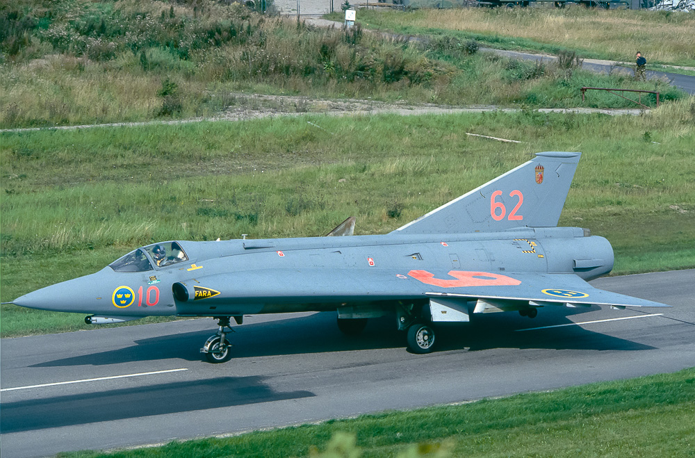 This is a J35J, but you cannot distinguish this one from a J35F, because the extra pylons under the inner wings are not attached. Image