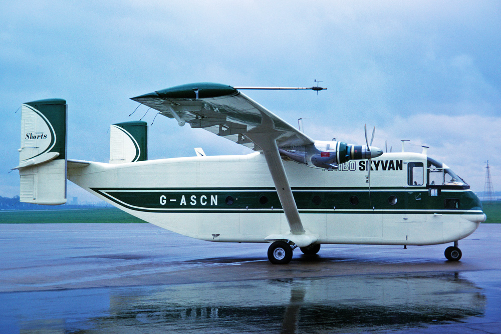The Skyvan Series 1A retains the more blunt nose with landing lights, round cabin windows and horn balance of elevators outside the vertical stabiliser, but has Turbomeca turboprops. (photo: Ken Fielding/WikiMedia) Image