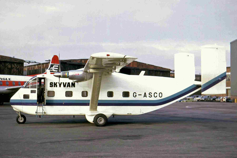 This is a more familar Skyvan shape, with the more pointed nose, rectangular cabin window and single wheel nose gear. Yet the Skyvan Series 2 still has the slim Astazou engines. (photo: Ken Fielding/WikiMedia) Image