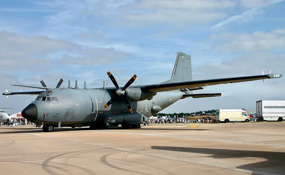The C-160G is the electronic reconnaissance version of the French air force. As you can see it has many blade antennas on top of the fuselage, and different wingtips. (photo: Colin Cooke/WikiMedia) Image